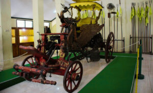 Kereta Kencana Singabarong: Simbol Sejarah Cirebon yang Wajib Dikunjungi